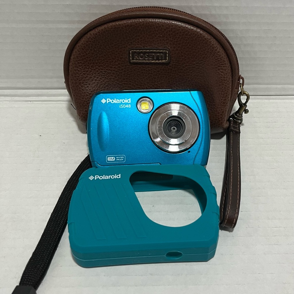 Working iS048 Polaroid point and shoot waterproof camera